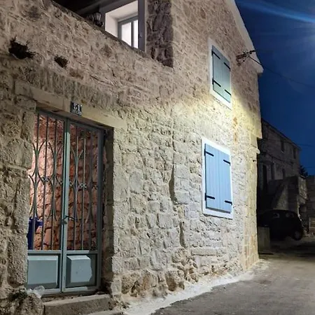 Stone House Bella