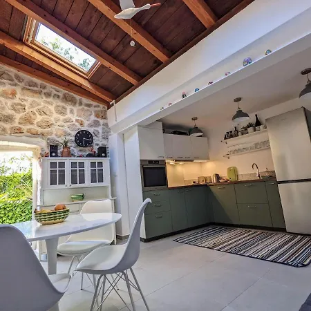 Stone House Bella