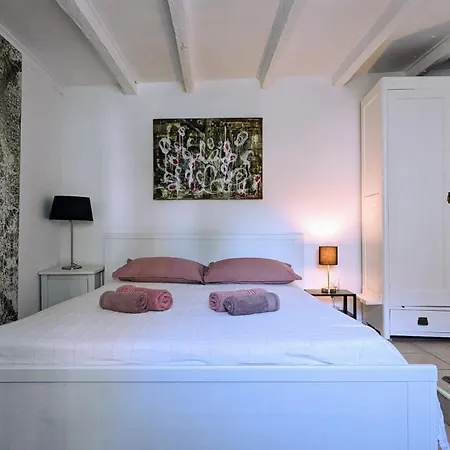 Stone House Bella *